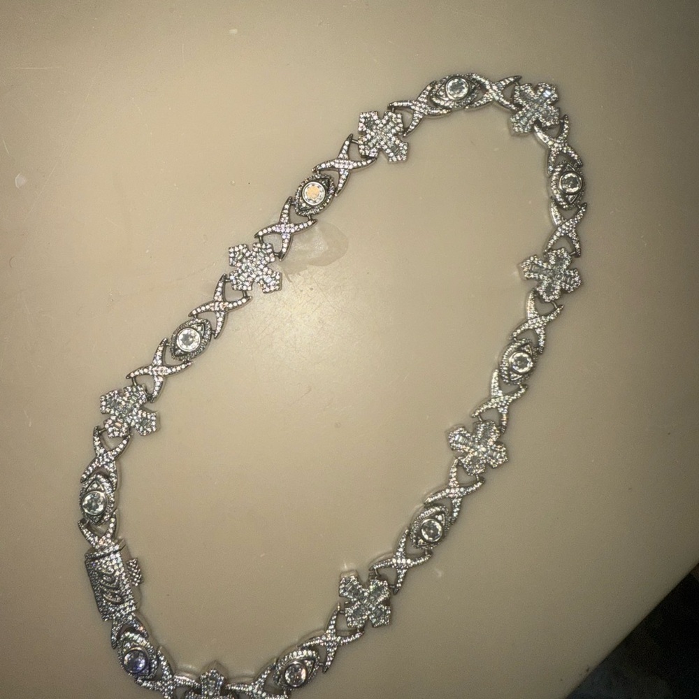 Elegant Silver Floral Necklace